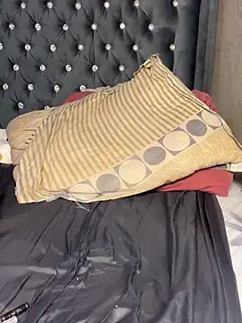 Kikie23 live sex cam