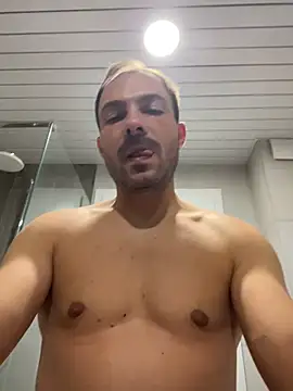 Adventurehotman live sex cam