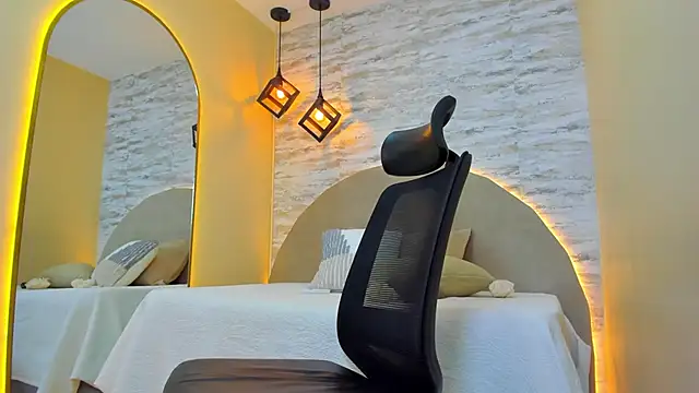 Aron_Bolt's cam snapshot