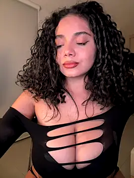 Curlyierr live sex cam