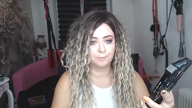 MISSwithDOLLS's cam snapshot