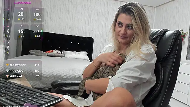 KattyeFox's cam snapshot