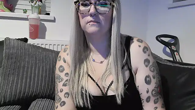 Sizzling_Indie36's cam snapshot