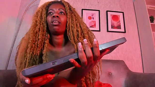 ThaliaWest's cam snapshot