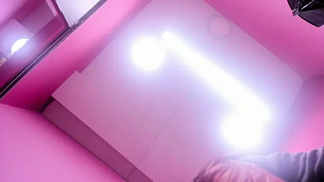 sara_collims_'s cam snapshot