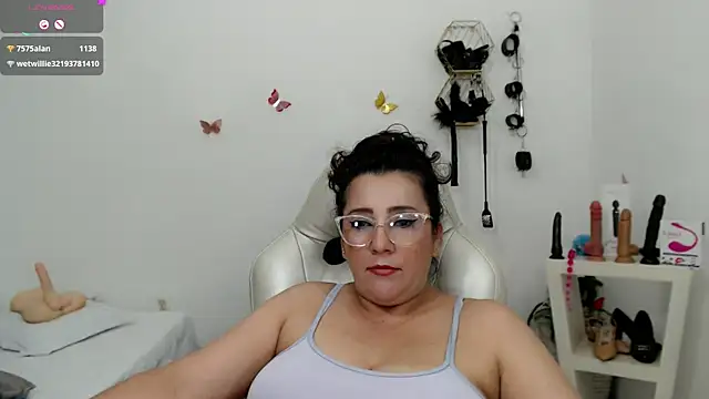 mom_hot__'s cam snapshot