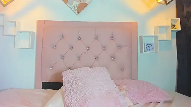 Mia_Suarezzz's cam snapshot