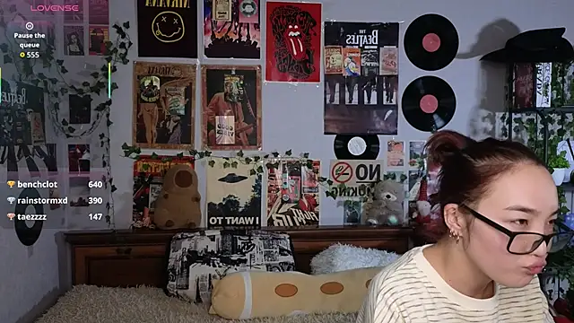 OdetteBiddy's cam snapshot