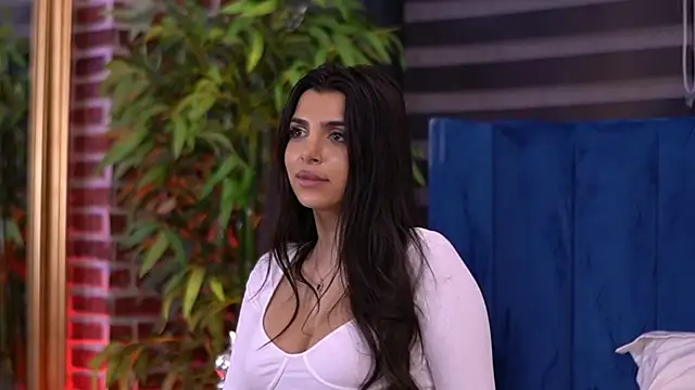 NicoleCellini live sex cam