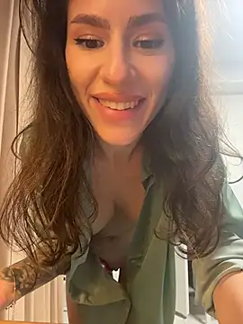 Alyonaqueen_'s cam snapshot