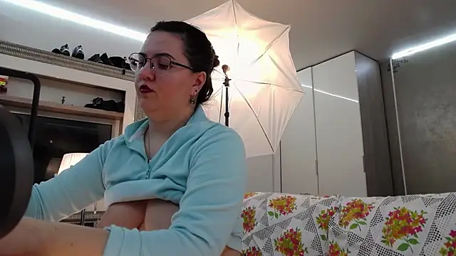 ILoveToFeelU live sex cam