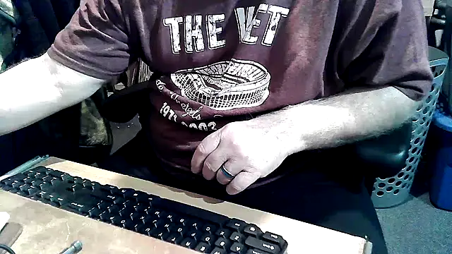 Oldmanphlwiss live sex cam