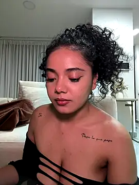 Curlyierr live sex cam