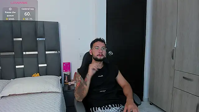 noah_corvelle's cam snapshot