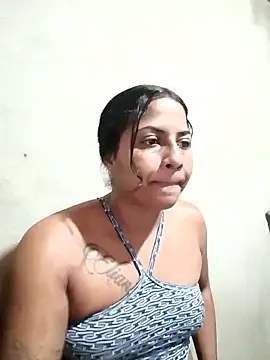 Giselabrunette25 live sex cam