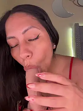 KIARAPRETTY live sex cam