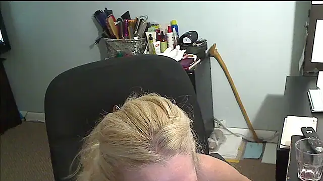 XTRAHORNYONE live sex cam