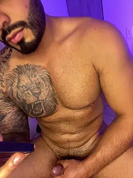 LeandroRusso live sex cam