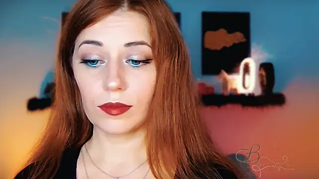 MissBeverlyMills's cam snapshot