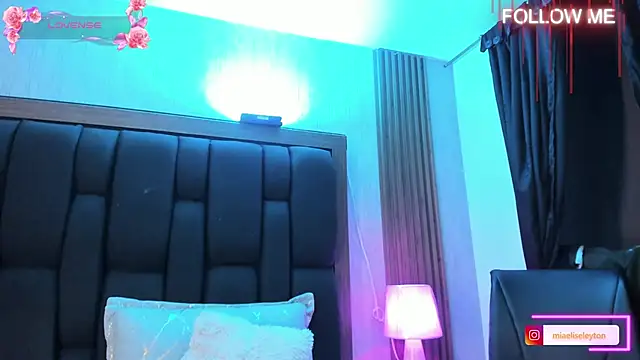 Elise-Leyton live sex cam