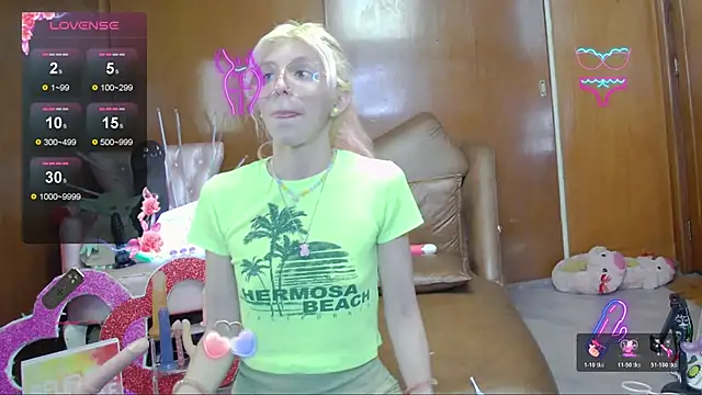 Skinygirl's cam snapshot