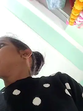 Hotty-Nidhi's cam snapshot