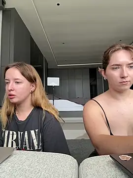 Nura_n_Sarah's cam snapshot