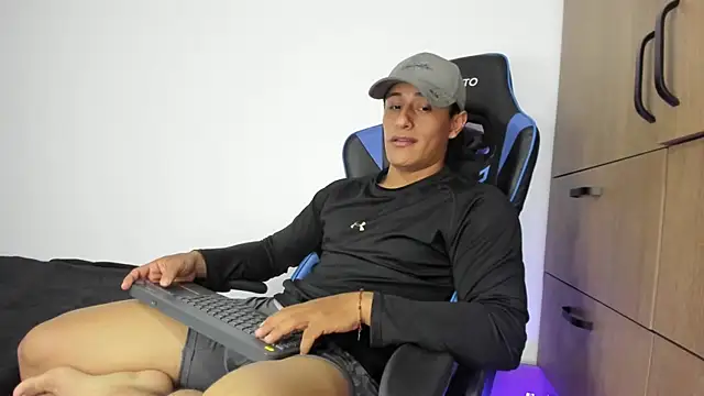 dorman_boy's cam snapshot