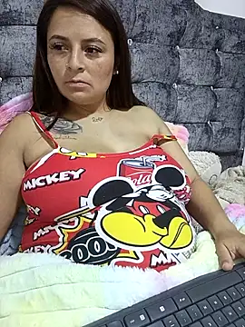 nahomysaints live sex cam