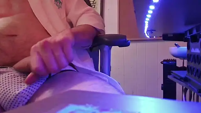 MasterDaddyCool's cam snapshot