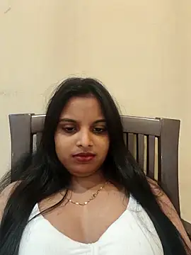 Maahhii_2 live sex cam