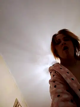 Gussie_Bridie's cam snapshot