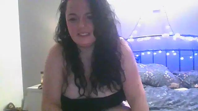 Enchanting-Elena's cam snapshot