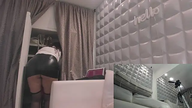 Madame_Angelic_'s cam snapshot