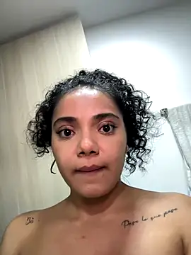 Curlyierr live sex cam