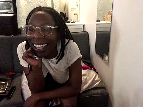 littyleesh1 live sex cam