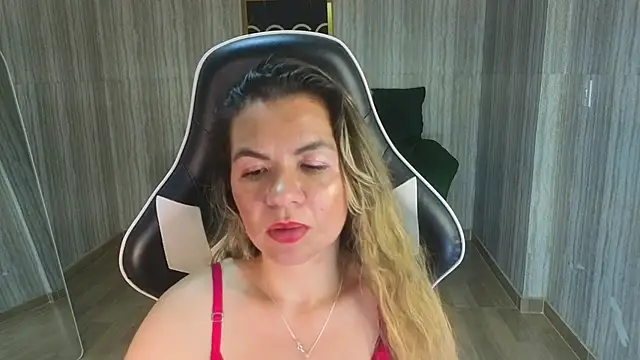 paula_lorens_t1_'s cam snapshot