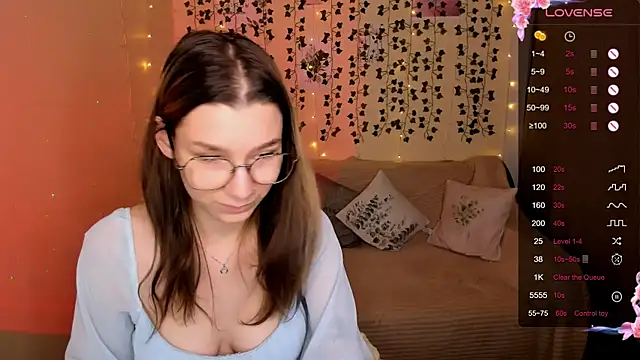 LinaBlossom_'s cam snapshot