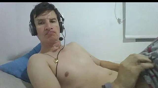 carliesexyman's cam snapshot