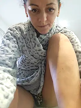 bruneta_sexy23's cam snapshot