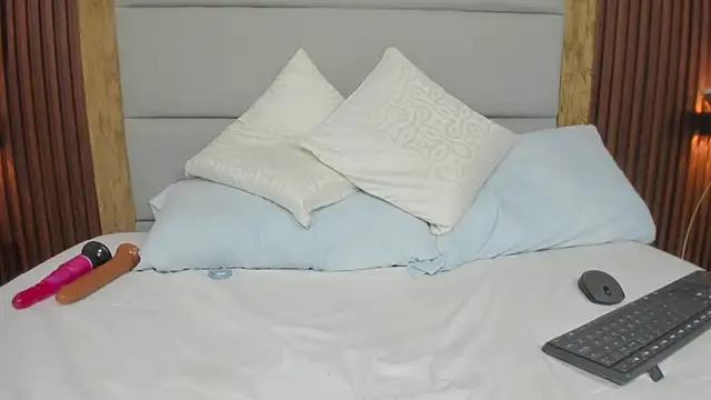 briana_titsworth's cam snapshot