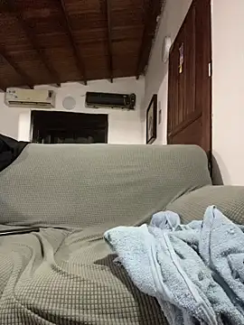 MrLeoLatino's cam snapshot