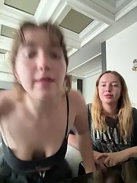 Nura_n_Sarah live sex cam