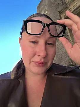 Mona_Plus live sex cam