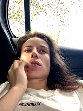 GoldenPussy1329's cam snapshot