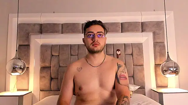 Ethan_Greys's cam snapshot