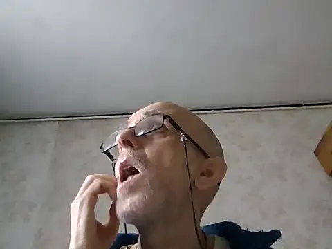 mariusica1@xh live sex cam