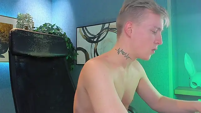 AlexxSweet live sex cam