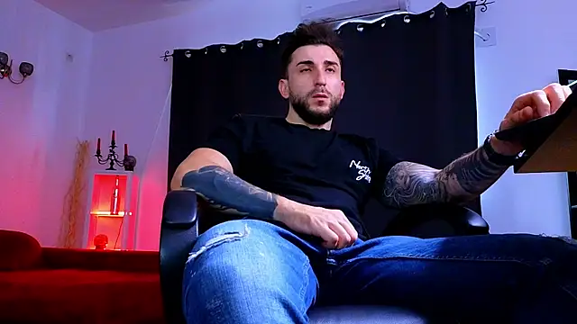 MightyAaron66 live sex cam