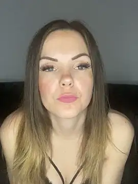 SexyLoLoUK's cam snapshot